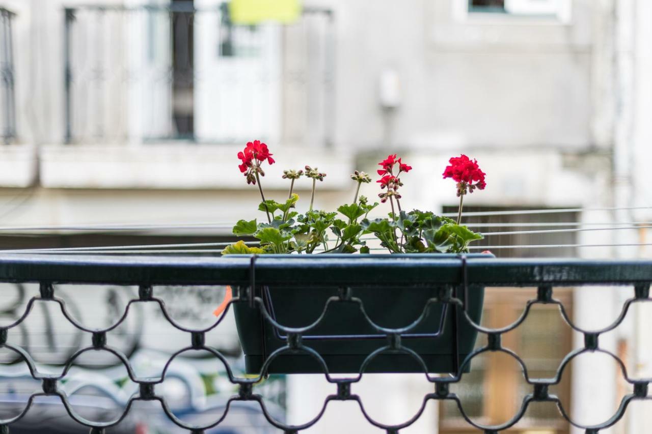 Charming Apartment Travessa Do Alcaide ลิสบอน ภายนอก รูปภาพ